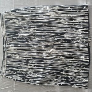Worthington Black & White Cotton Squiggly Pattern Skirt